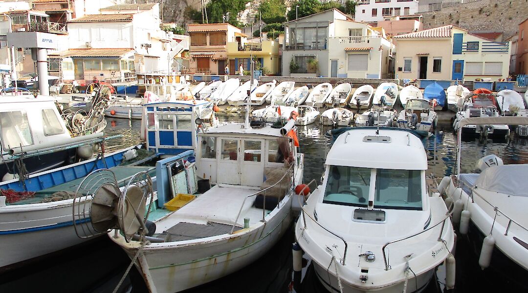 Small fishing boats at the Auffes Valley, little fishing creek, Marseille. Arnaud 25@Wikimedia Commons