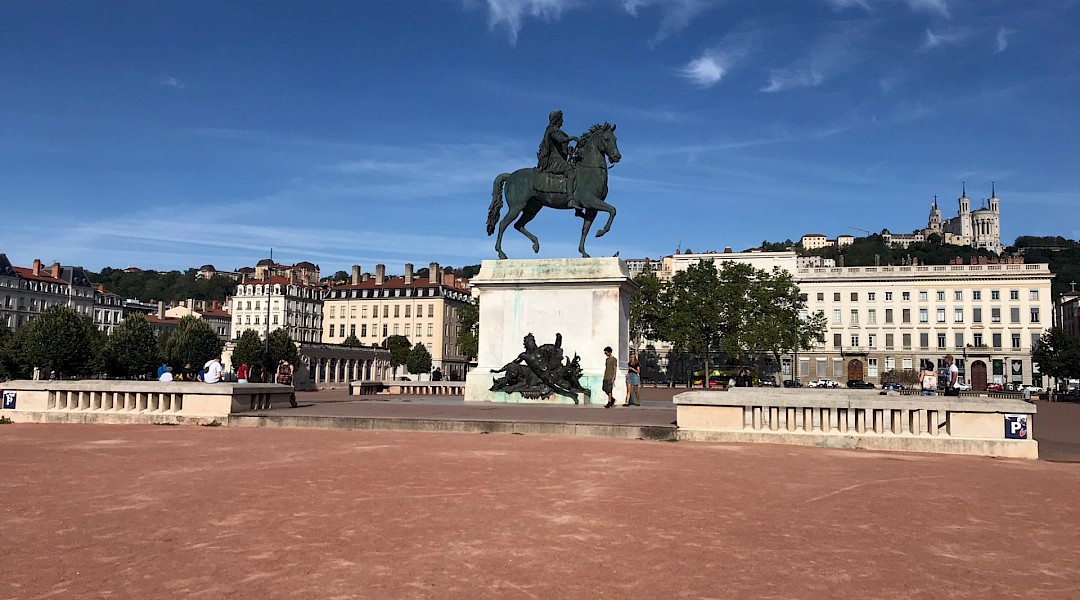 Place Bellecour, a large square in the centre of Lyon. Zakario Faibis@Wikimedia Commons
