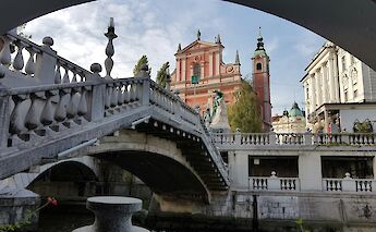 A view of the Franciscan church and one of the three bridges in downtown Ljubljana. Hasmik Ghazaryan Olson@Unsplash