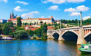 Boat on the river in Prague, Czech Republic. Lea@Unsplash