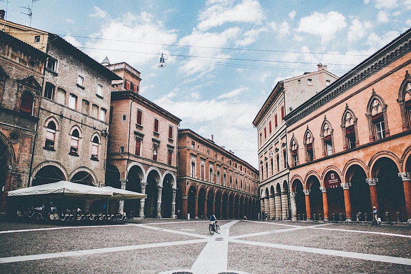 Piazza Santo Stefano, Bologna, Italy. Thaddaeus Lim@Unsplash