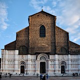 Great Rennaissance cathedral of San Petronio in Bologna, on its main Square Piazza Maggiore. Arno Senoner@Unsplash
