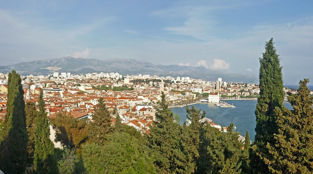 Panoramic view over Split's Riva from Marjan Hill. SchiDD@WIkimedia Commons
