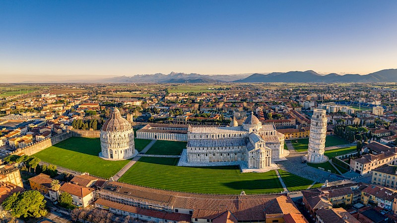 Aerial view of Piazza dei Miracoli, formally known as Piazza del Duomo, Pisa. Guglielmo Giambartolomei@Wikimedia Commons