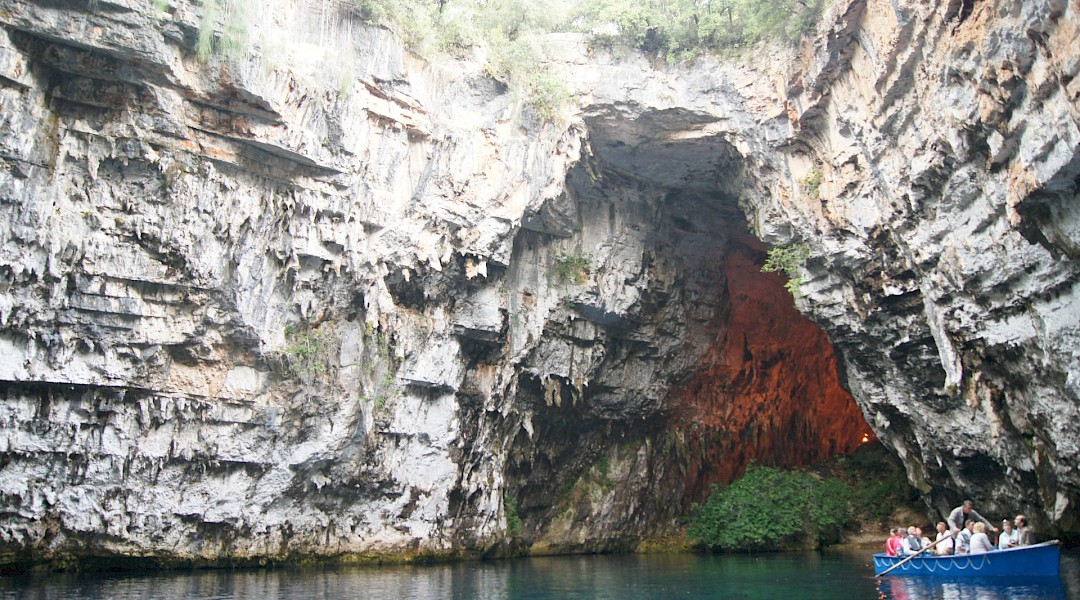 Melissani Cave, Kefalonia. Praxinoa@Wikimedia Coomons