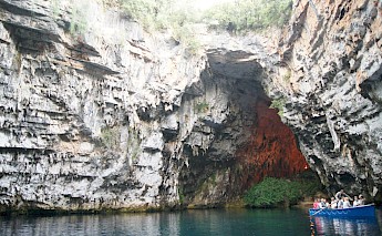 Melissani Cave, Kefalonia. Praxinoa@Wikimedia Commons