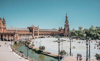Plaza de Espa&ntilde;a, Seville, Spain. Joan Oger@Unsplash
