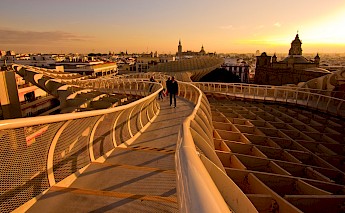 Metropol Parasol - Mushrooms of Seville, at sunset. Hernán Piñera@Wikimedia Coomons