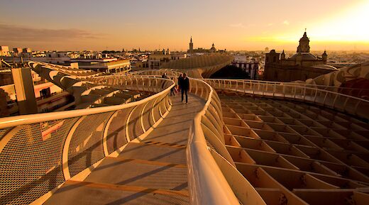 Metropol Parasol - Mushrooms of Seville, at sunset. Hern&aacute;n Pi&ntilde;era@Wikimedia Coomons