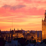 Pink sky at sunset over the Cathedral of Seville. Alfonso Ayuso García@Wikimedia Commons