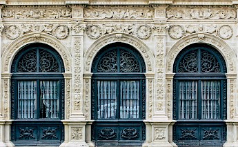 One of Seville's many beautiful facades. Martin Grincevschi@Unsplash
