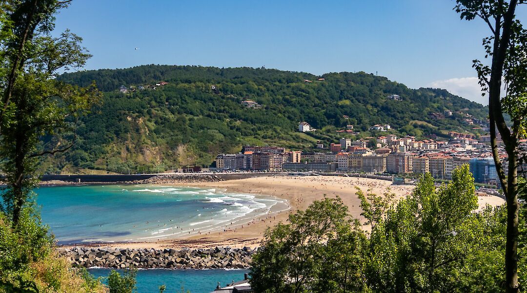View of Zurriola Beach in Donostian San Sebastian. Ermell@Wikimedia Commons