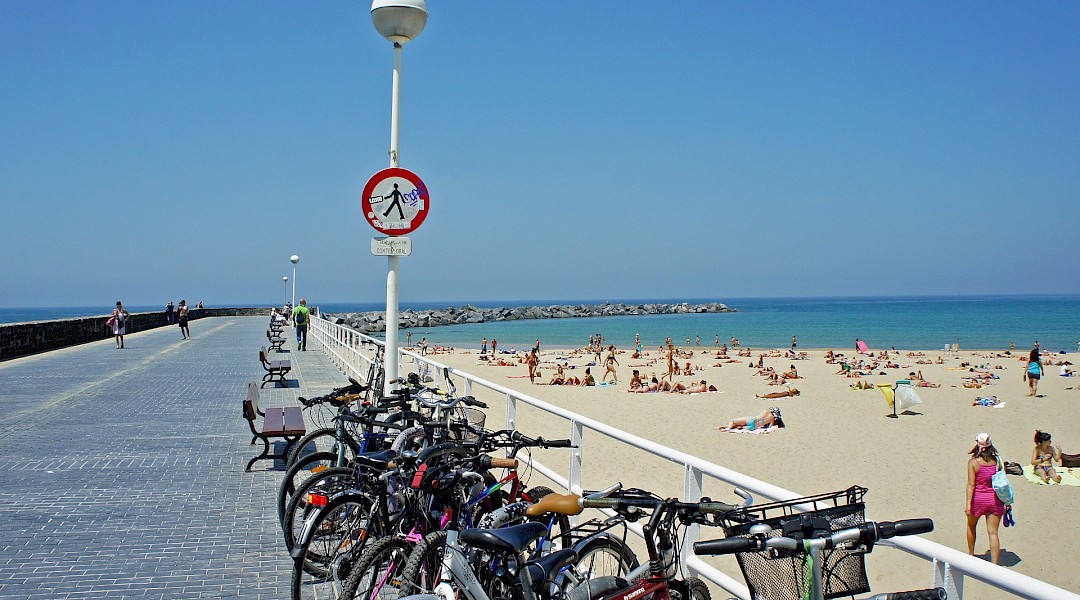 Bikes at Zurriola Beach, Donostia San Sebastián. Mariordo@Wikimedia Commons