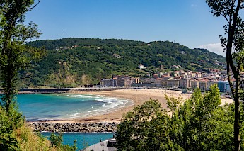 View of Zurriola Beach in Donostian San Sebastian. Ermell@Wikimedia Commons