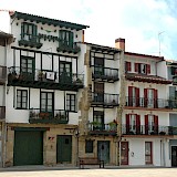 La place du Guipuscoa, Hondarribia. Calips@Wikimedia Commons