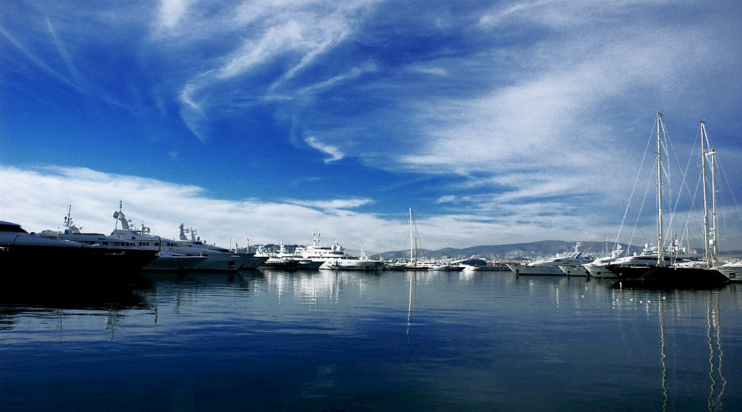 Flisvos Marina, Greece. G Da@Wikimedia Commons