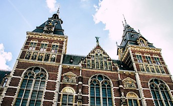 Facade of the Rijksmuseum, Amsterdam, Holland. Timo Weilink@Unsplash