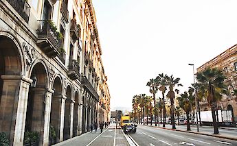 Arches, Barcelona, Spain. Dennis van den Worm@Unsplash