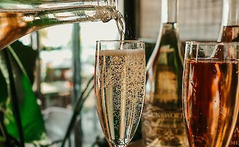Champagne-tasting in France! Aleish Kalina@Unsplash