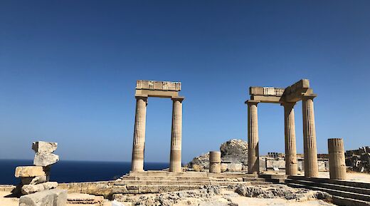 Ancient Temple ruins, Rhodes, Greece. La Khai Way@Unsplash