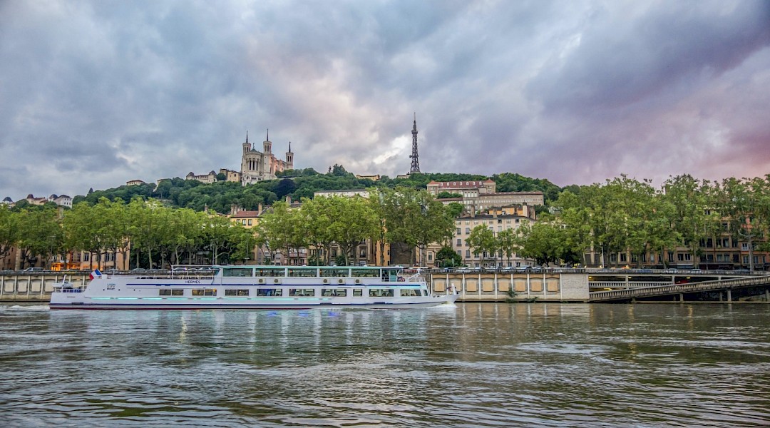 Saône embankment, Lyon, France. Pass Horizon@Unsplash