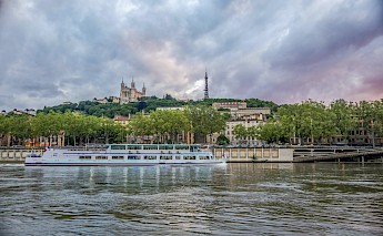 Saône embankment, Lyon, France. Pass Horizon@Unsplash