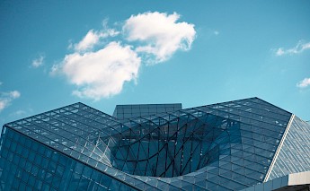 Blue sky above the Confluence museum, Lyon, France. Baptiste Buisson@Unsplash