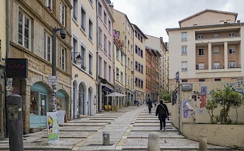 Path,Croix Rousse, Lyon, France. pass horizon@Unsplash