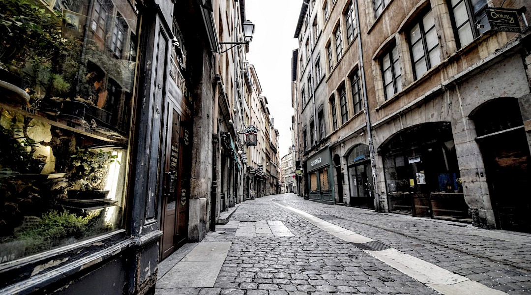 Alley, Vieux Lyon, France. Weekend Wayfarers@wikimeddia commons