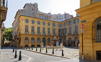 Place d'Albertas in Aix-en-Provence, France. CC:Bjs