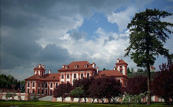 Gray clouds over Troja Chateau, Prague, Czech Republic. Elis J @cc