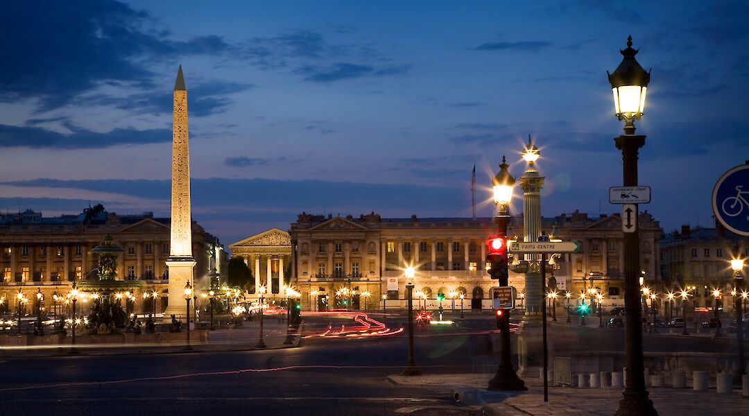 Street lights on Place de la Concorde, Paris, France. Jorge Royan@wikimedia commons