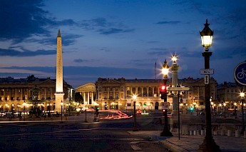 Street lights on Place de la Concorde, Paris, France. Jorge Royan@wikimedia commons