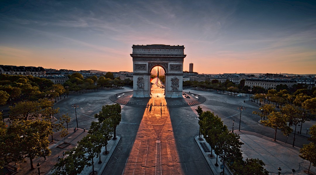 Sunset at Arc du Triomphe du Carrousel, Paris, France.Timelab@unsplash