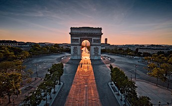 Sunset at Arc du Triomphe du Carrousel, Paris, France.Timelab@unsplash