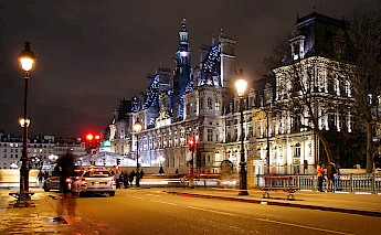 Traffic Lights, Lamp Posts, Hotel de Ville, Paris, France. Davide Mainardi@wikimedia commons
