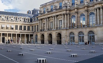 Colonnes des Buren on the forecourt of the Palais Royal, Paris, France. Pass Horizon@unsplash