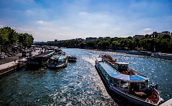 Seine River Cruise, Paris, France. Animesh Bhargava@unsplash