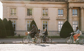 Family bike tour with child seat, Paris bike tour, France. CC:TO