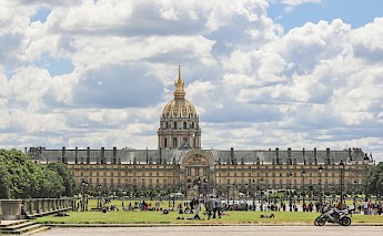 Les Invalides -is a complex of buildings in the 7th arrondissement of Paris, France, containing museums and monuments, Paris, France. Yiwen@unsplash