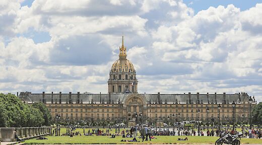 Les Invalides -is a complex of buildings in the 7th arrondissement of Paris, France, containing museums and monuments, Paris, France. Yiwen@unsplash