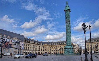 Cars, Billboard, Vendôme Column, Place Vendome, Paris, France. besopha@wikimedia commons