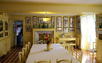 Yellow Room Inside Monet's house, Giverny, France. Schorle@wikimedia commons