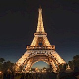 Night lights on the Eiffel Tower, Paris, France. Stephen Leonardi@unsplash