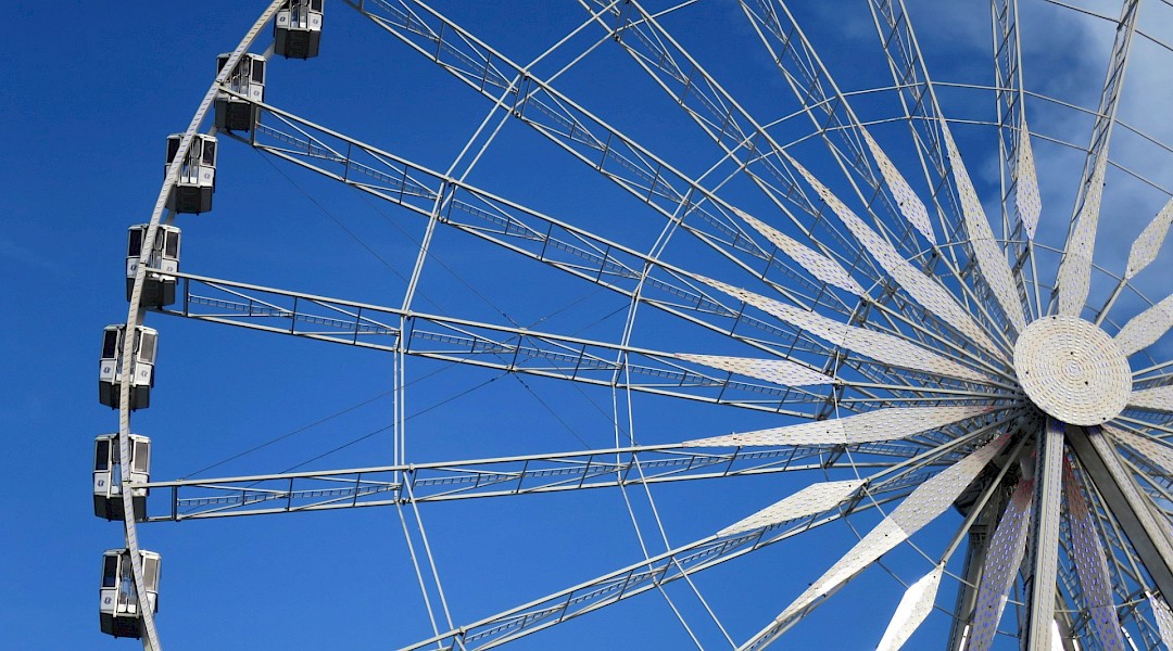 Ferris Wheel at the Place de la Concorde, Paris, France. Chris Linnett@unsplash
