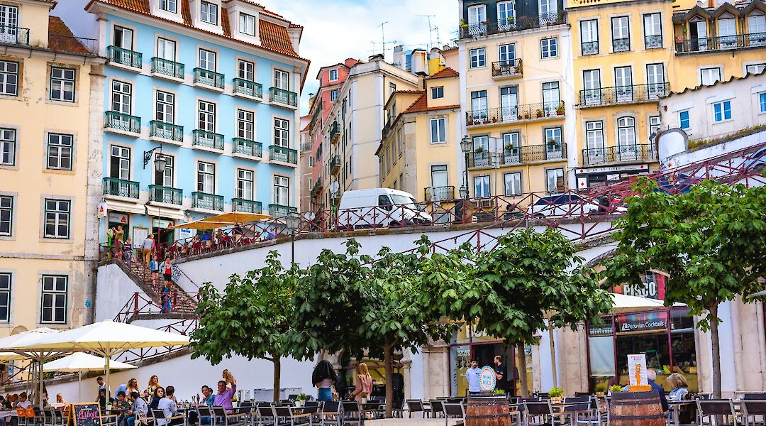 Beautiful ambiance at a restaurant in Lisbon, Portugal. Paulo Evangelista@Unsplash