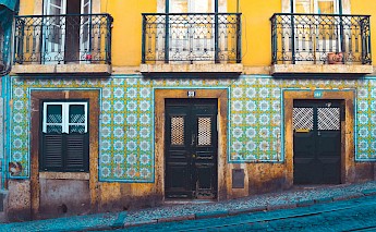Classic house along the streets of Lisbon, Portugal. Diego García@unsplash