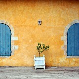Colorful wall, Outbuilding at Chateau Kirwan, Medoc, France. xlibber@wikimeda commons