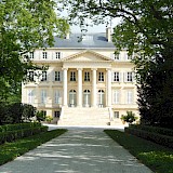 Facade and pathway to the Chateau Margaux, Medoc, France. Jibi44@wikimedia commons