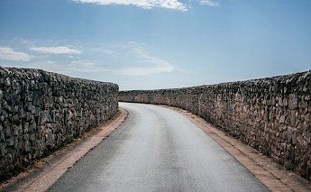 Road in Saint-Emilion, France. Omar Sotillo Franco@Insplash